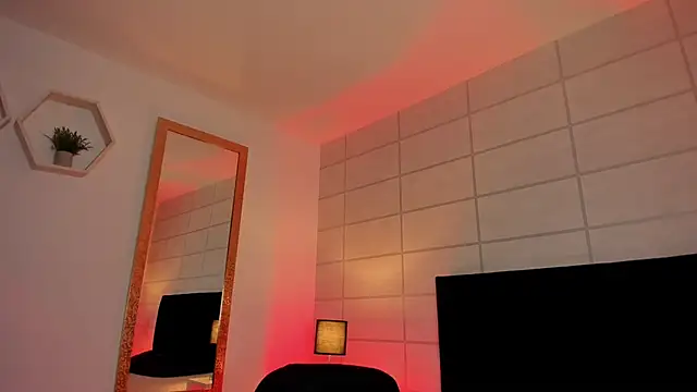 Christine Laam online show from November 2025 02:58:01 AM