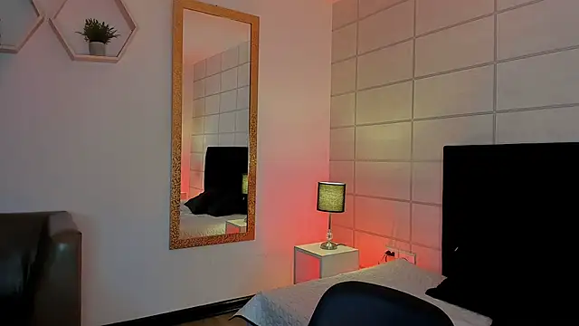 Christine Laam online show from December 2025 12:58:01 PM