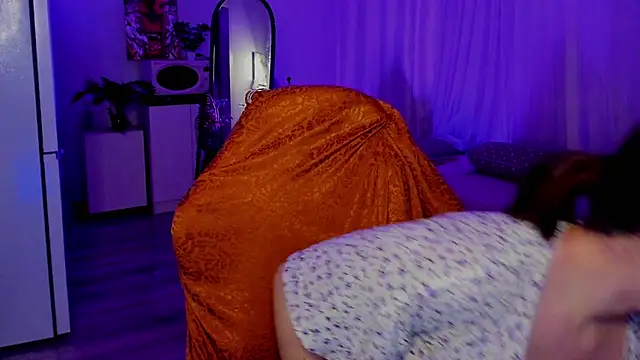 Snapshot of annallurings chatting on November 2025 11:10:02 PM annallurings online show from November 2025 11:10:02 PM