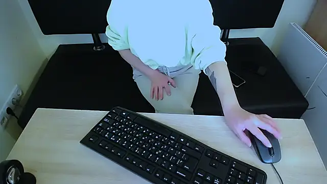 LaimaV  online show from October 2025 05:24:02 PM