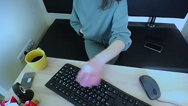 LaimaV  online show from November 2025 09:42:02 AM