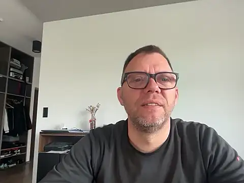 Snapshot of xmnbx77 chatting on October 2025 07:30:01 AM xmnbx77 online show from October 2025 07:30:01 AM