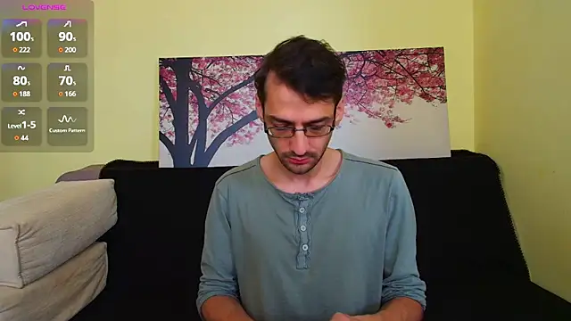 Snapshot of HungEddy chatting on November 2025 08:46:02 AM HungEddy online show from November 2025 08:46:02 AM