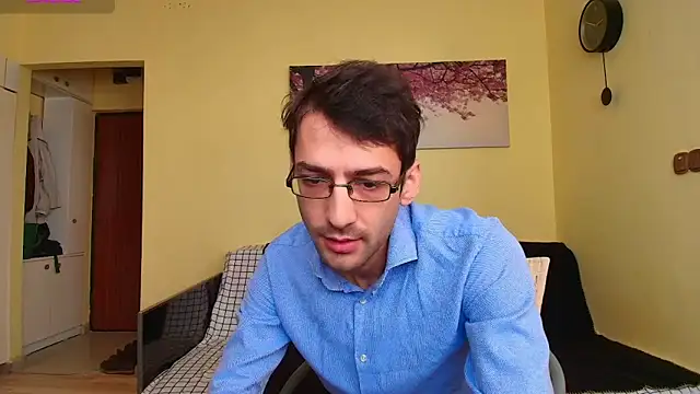 Snapshot of HungEddy chatting on December 2025 08:34:01 AM HungEddy online show from December 2025 08:34:01 AM