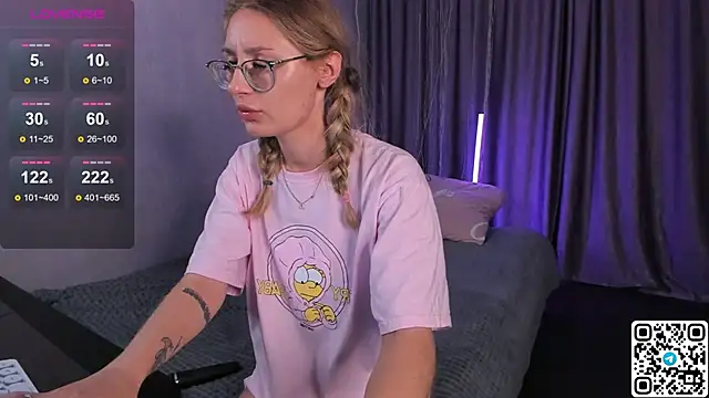 Snapshot of LivyyBossom chatting on September 2025 05:01:02 PM LivyyBossom online show from September 2025 05:01:02 PM