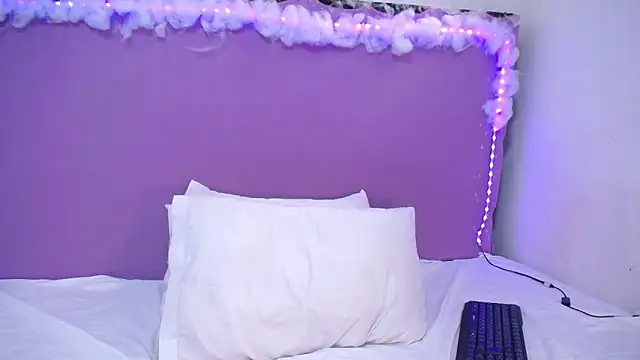 Amberhernandez online show from March 2025 06:32:01 PM