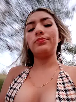 Snapshot of GIRL_DONCELLA chatting on December 2024 10:45:02 PM GIRL DONCELLA online show from December 2024 10:45:02 PM