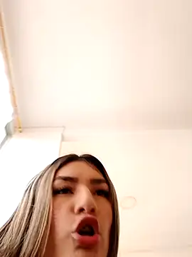 Snapshot of GIRL_DONCELLA chatting on March 2025 10:04:02 PM GIRL DONCELLA online show from March 2025 10:04:02 PM