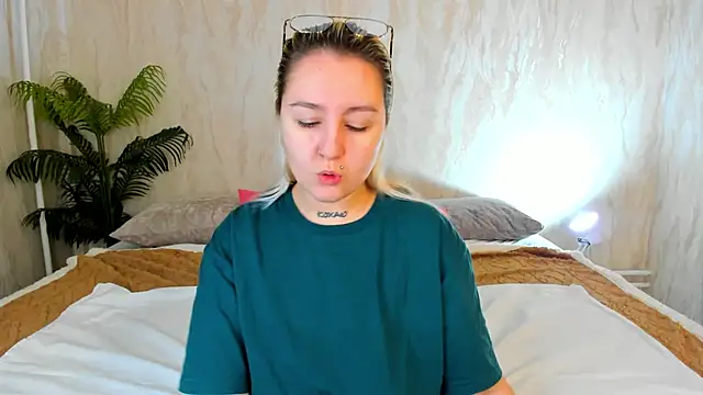 Debbie Taylor online show from October 2025 05:02:02 PM