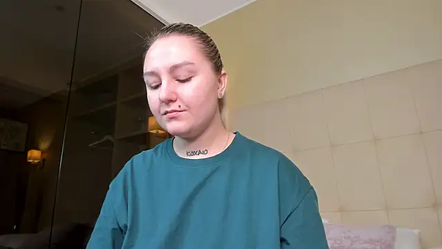 Debbie Taylor online show from October 2025 05:03:01 PM