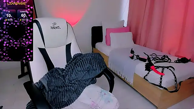 Snapshot of love_insidee chatting on February 2025 11:34:02 AM love insidee online show from February 2025 11:34:02 AM