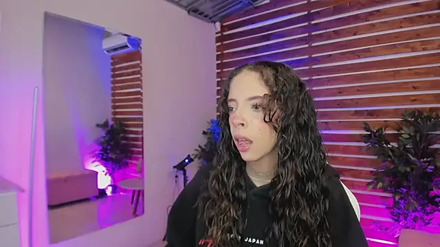 Sapphire Venuss online show from February 2026 01:48:01 AM