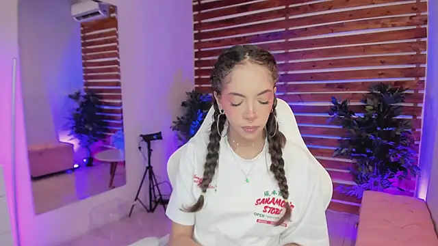 Sapphire Venuss online show from March 2026 12:13:02 AM