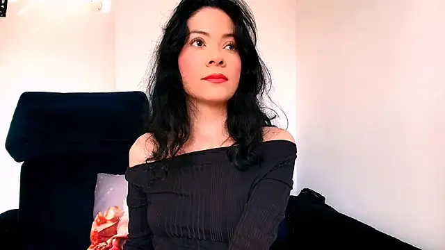 Snapshot of miabeautyxx chatting on April 2026 01:23:01 PM miabeautyxx online show from April 2026 01:23:01 PM