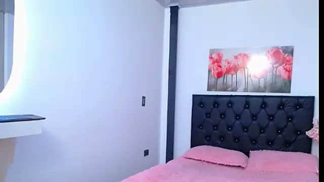 lily f00x online show from December 2025 12:36:02 PM