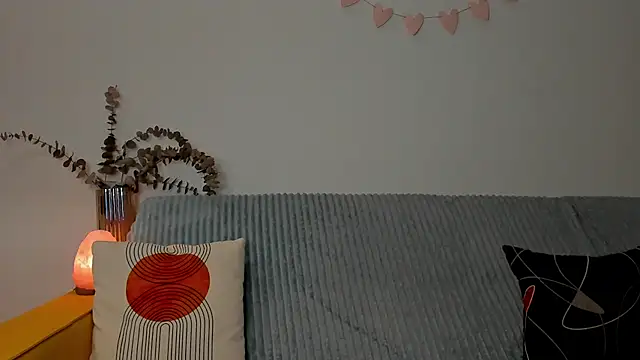 erika hoiree online show from November 2025 04:01:02 AM