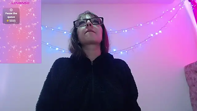 Snapshot of Aurora_blossom__ chatting on December 2025 07:18:01 PM Aurora blossom online show from December 2025 07:18:01 PM