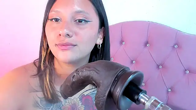 Snapshot of Mila_nixon02 chatting on December 2024 06:20:01 PM Mila nixon02 online show from December 2024 06:20:01 PM