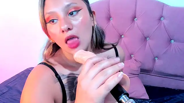 Snapshot of Mila_nixon02 chatting on January 2025 04:06:01 PM Mila nixon02 online show from January 2025 04:06:01 PM