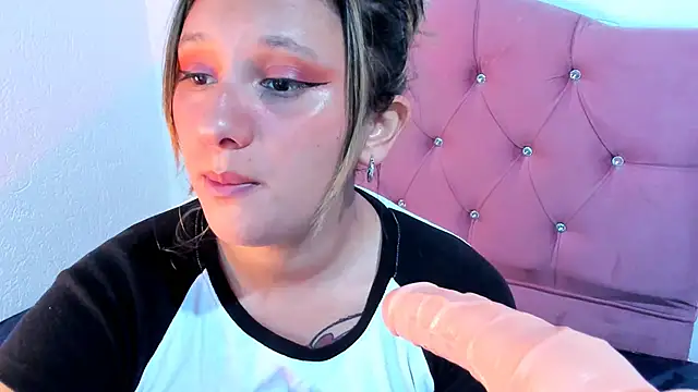 Snapshot of Mila_nixon02 chatting on February 2025 04:05:02 PM Mila nixon02 online show from February 2025 04:05:02 PM