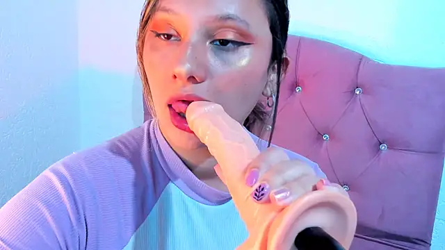 Snapshot of Mila_nixon02 chatting on February 2025 04:40:02 PM Mila nixon02 online show from February 2025 04:40:02 PM