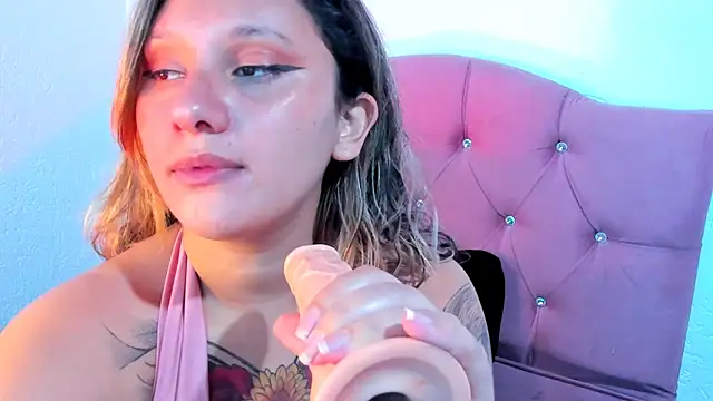 Snapshot of Mila_nixon02 chatting on March 2025 03:31:01 PM Mila nixon02 online show from March 2025 03:31:01 PM