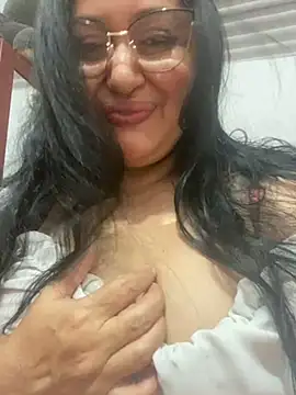 Snapshot of Gia_Nahomi chatting on January 2025 11:24:02 PM Gia Nahomi online show from January 2025 11:24:02 PM