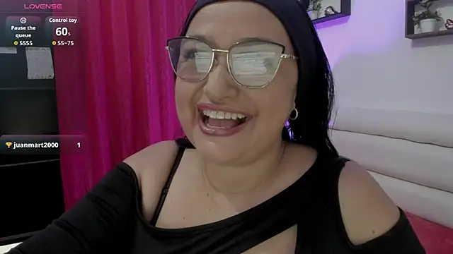 Snapshot of Gia_Nahomi chatting on October 2025 09:46:02 PM Gia Nahomi online show from October 2025 09:46:02 PM