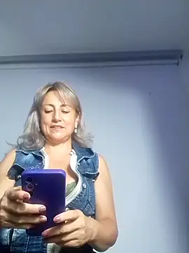 Snapshot of almaluna7 chatting on October 2025 12:11:02 AM almaluna7 online show from October 2025 12:11:02 AM