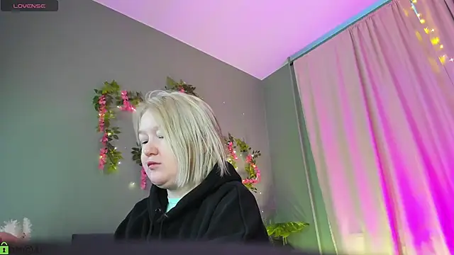 Snapshot of Sara_Robinson chatting on March 2026 03:00:02 AM Sara Robinson online show from March 2026 03:00:02 AM