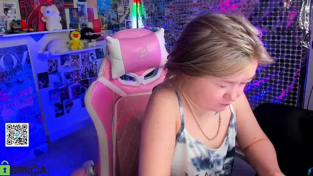 Snapshot of Sara_Robinson chatting on April 2026 04:46:01 AM Sara Robinson online show from April 2026 04:46:01 AM