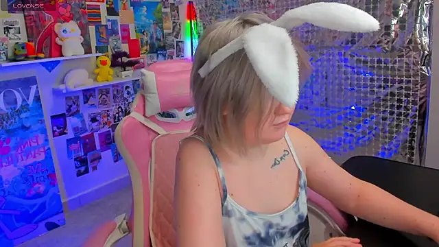 Snapshot of Sara_Robinson chatting on April 2026 03:18:01 AM Sara Robinson online show from April 2026 03:18:01 AM