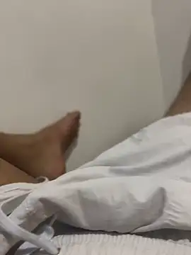 Snapshot of Yolngg chatting on October 2025 08:43:02 PM Yolngg online show from October 2025 08:43:02 PM