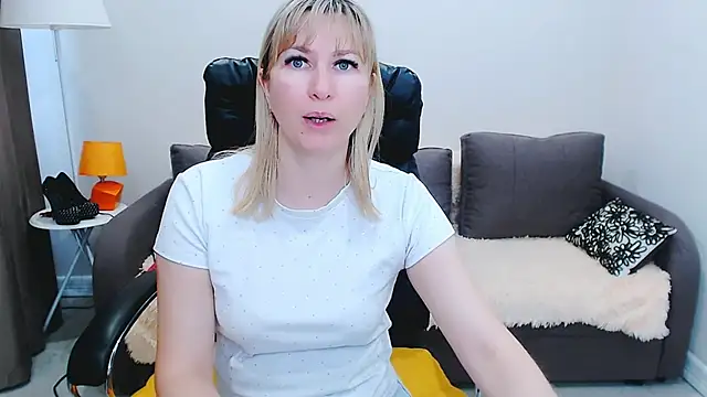 Snapshot of Incredible_Ariela chatting on July 2026 11:03:02 AM Incredible Ariela online show from July 2026 11:03:02 AM