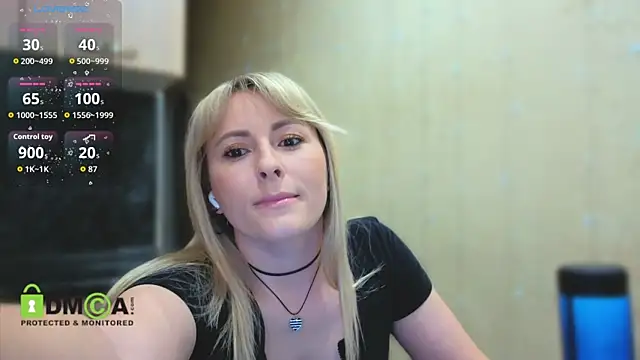 Snapshot of Smoorodinkaa chatting on April 2026 06:12:02 PM Smoorodinkaa online show from April 2026 06:12:02 PM