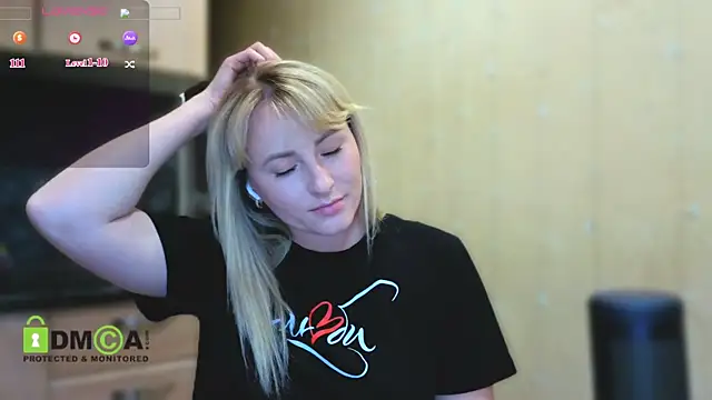 Snapshot of Smoorodinkaa chatting on May 2026 07:52:02 PM Smoorodinkaa online show from May 2026 07:52:02 PM