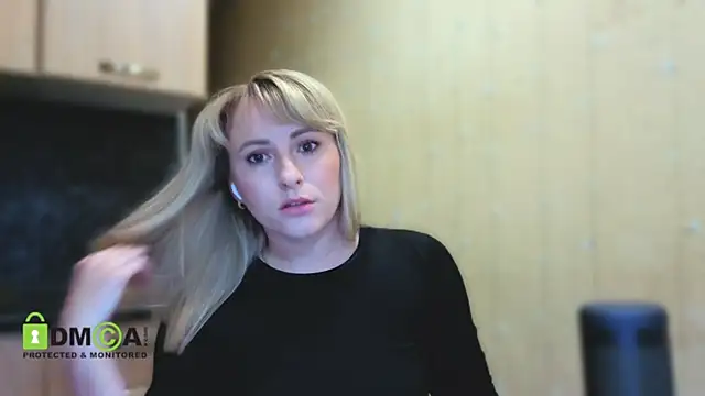 Snapshot of Smoorodinkaa chatting on May 2026 07:43:02 PM Smoorodinkaa online show from May 2026 07:43:02 PM