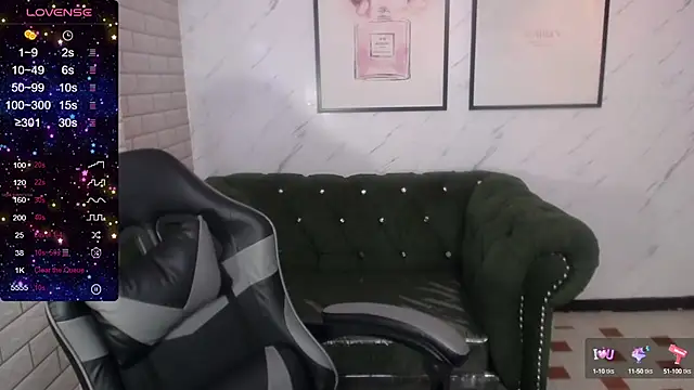 Snapshot of _Charlotte_v chatting on January 2025 02:40:02 PM Charlotte v online show from January 2025 02:40:02 PM