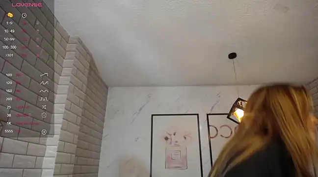 Snapshot of _Charlotte_v chatting on February 2025 08:31:01 PM Charlotte v online show from February 2025 08:31:01 PM