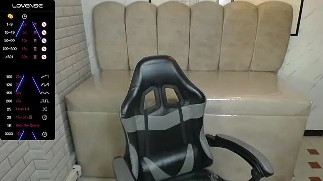 Snapshot of _Charlotte_v chatting on November 2025 04:00:01 PM Charlotte v online show from November 2025 04:00:01 PM