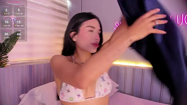 stephanymonroe online show from April 2026 04:35:01 PM