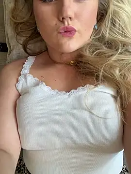 Snapshot of scarletseduction_ chatting on July 2026 12:42:02 PM scarletseduction online show from July 2026 12:42:02 PM