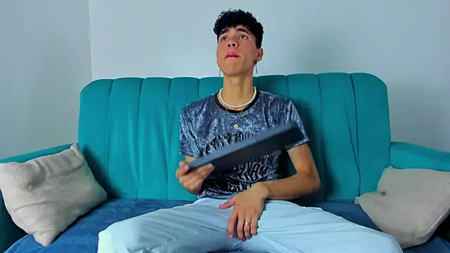 NeoRaptis online show from January 2025 08:04:01 PM