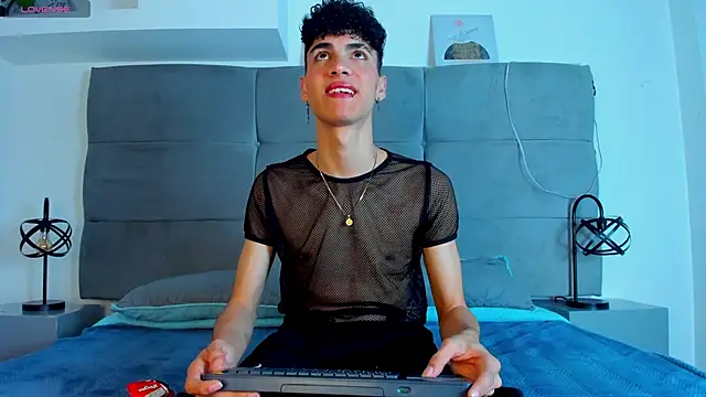 NeoRaptis online show from February 2025 08:01:01 PM