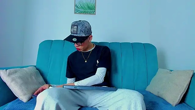 NeoRaptis online show from March 2025 08:40:02 PM