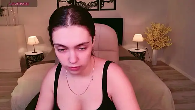 Snapshot of DaniellaLovely chatting on November 2025 10:37:01 AM DaniellaLovely online show from November 2025 10:37:01 AM