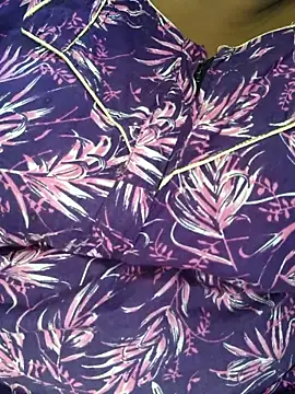 kavinila20 online show from September 2025 11:48:01 AM