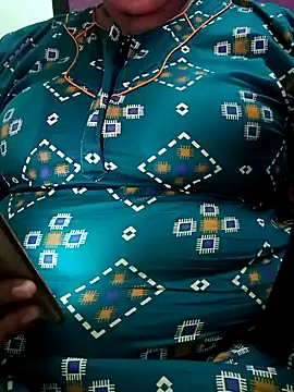 kavinila20 online show from October 2025 04:37:02 PM