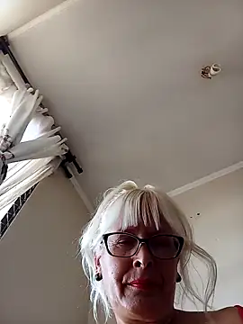 Rousmk1 online show from December 2024 01:11:02 PM