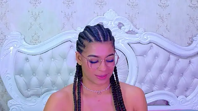 TiaraRosse online show from November 2025 04:55:01 PM